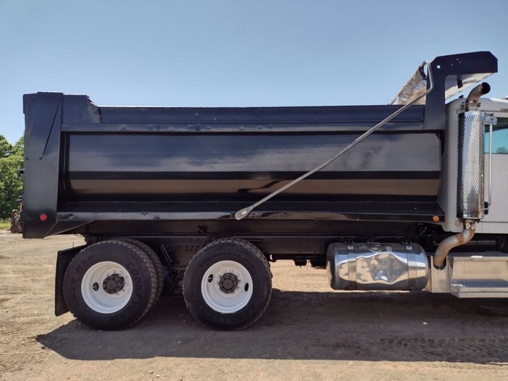 peterbilt-340-image-27