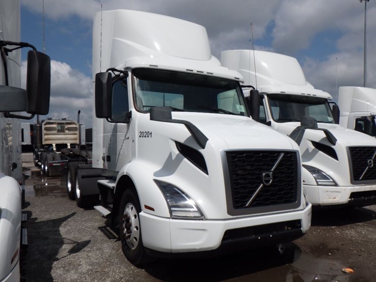 2020-volvo-vnr300-image-3