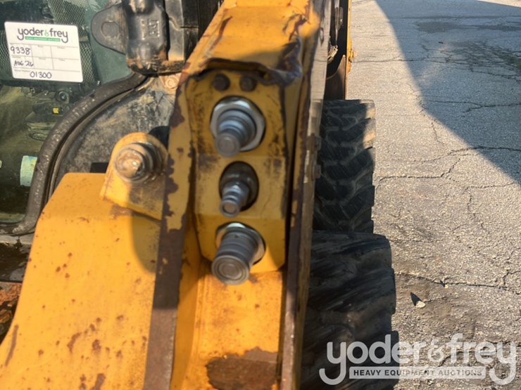 2021-caterpillar-236d-image-15