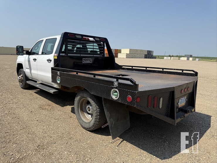 2015-chevrolet-3500hd-image-4