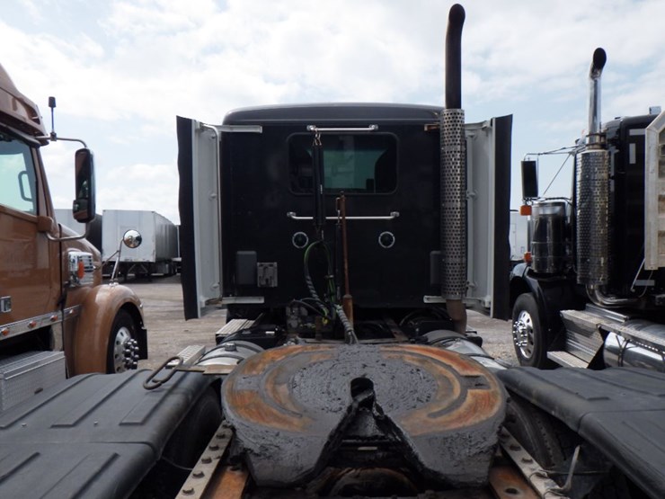 2015-kenworth-t880-image-10