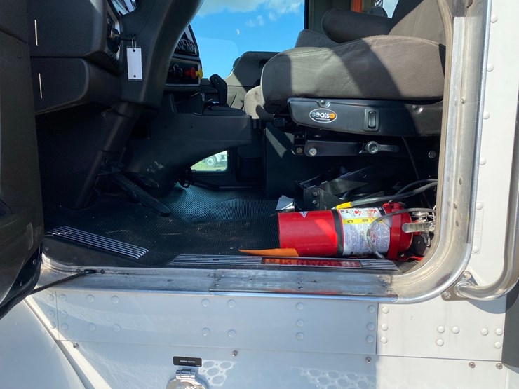 2018-kenworth-t440-image-83