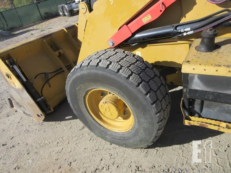 2013-caterpillar-420f-image-32