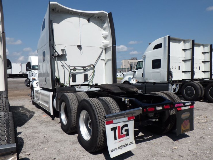 2022-peterbilt-579-image-14