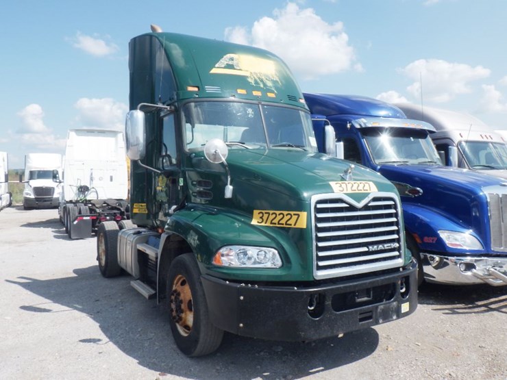 2018-mack-ch612-image-3