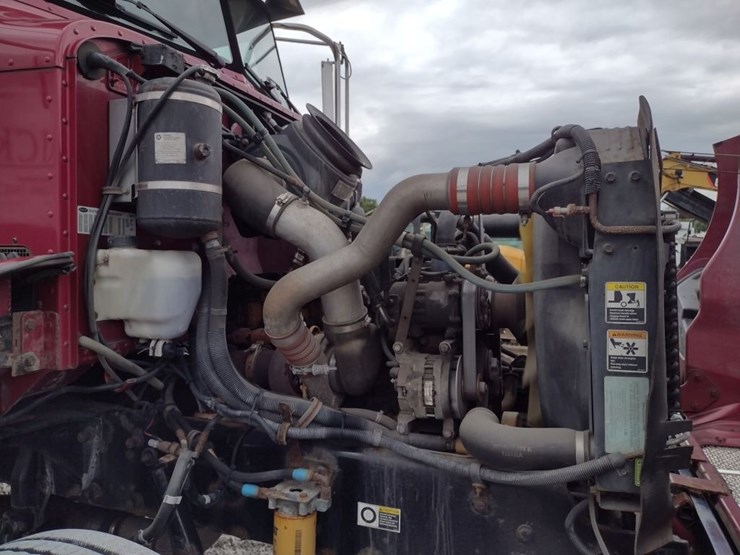 peterbilt-335-image-32