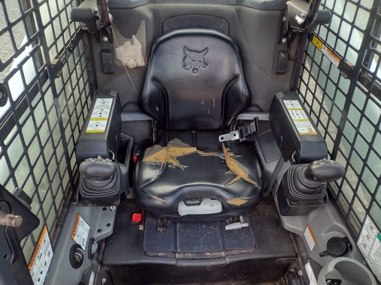 bobcat-t740-image-12