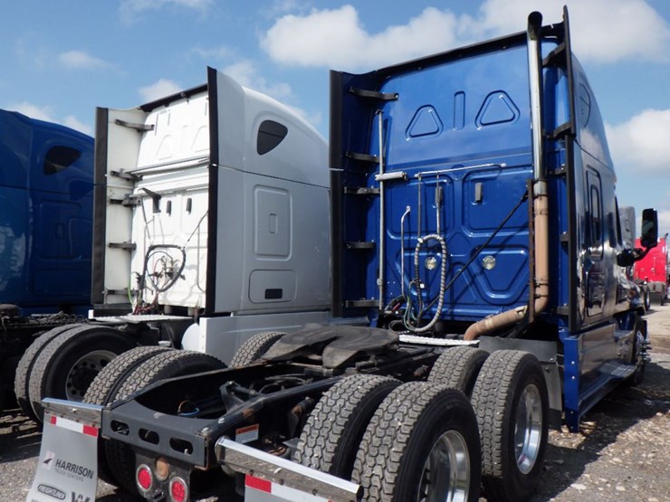 2020-freightliner-cascadia-125-image-17