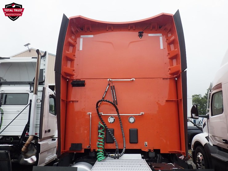 2023-peterbilt-579-image-15