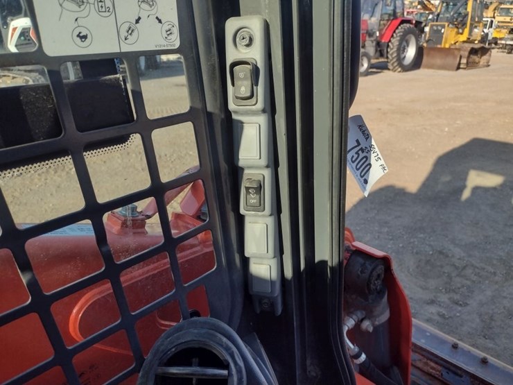 kubota-ssv75-image-9