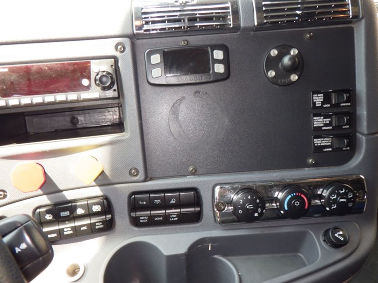 2017-freightliner-cascadia-125-evolution-image-16