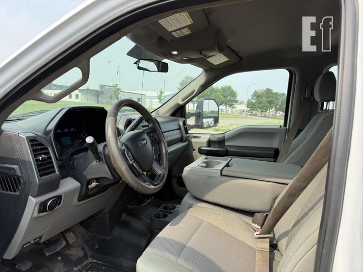 2017-ford-f550-xl-image-24