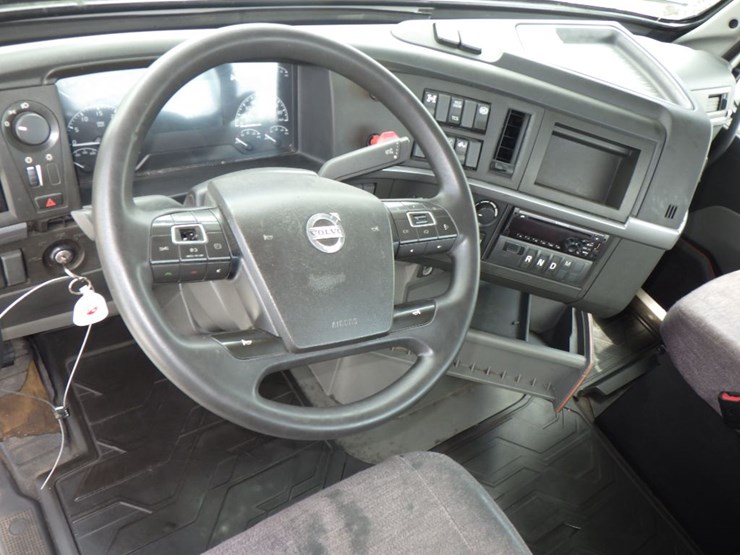 2020-volvo-vnr300-image-14