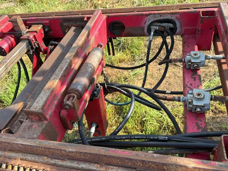 2007-john-deere-3320-image-23