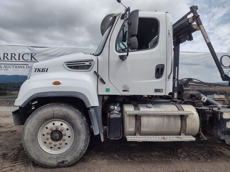 freightliner-114sd-image-21