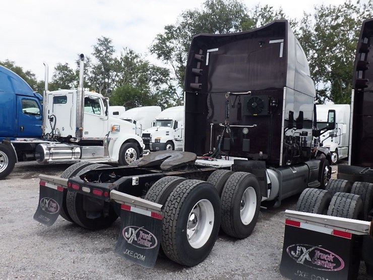 2019-peterbilt-579-image-12