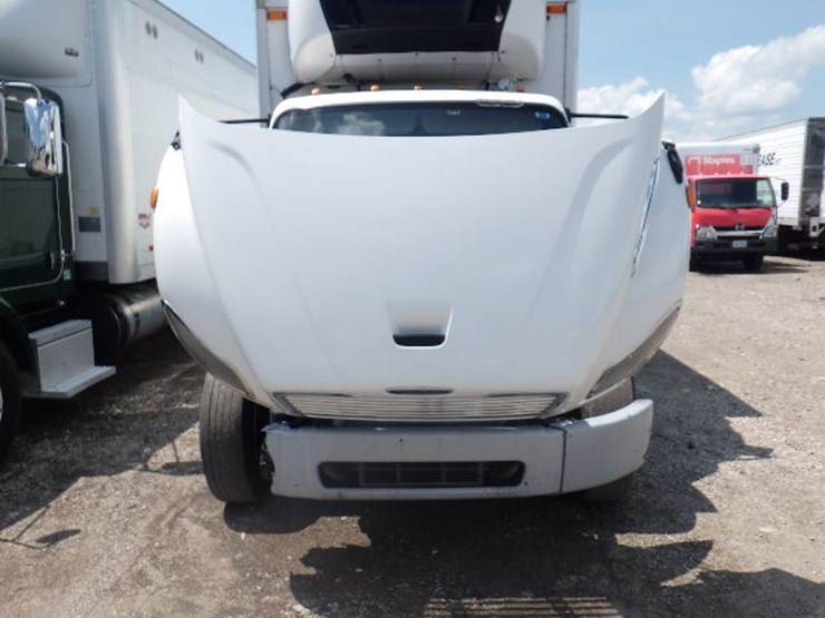 2018-freightliner-m2-106-image-29