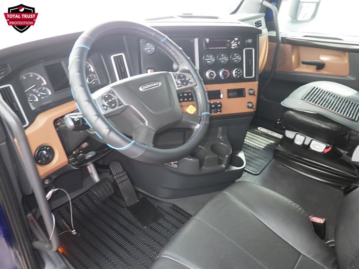 2019-freightliner-cascadia-126-image-19