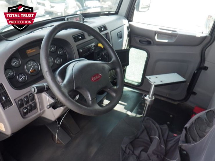 2019-peterbilt-348-image-15
