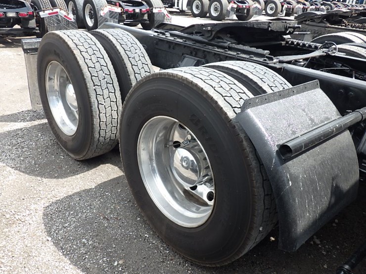 2016-kenworth-t800-image-6