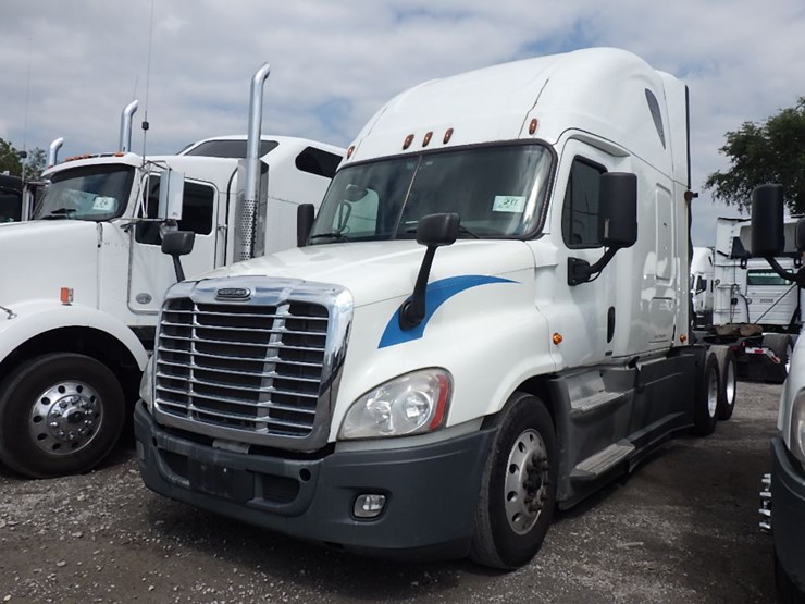 2016-freightliner-cascadia-125-image-1