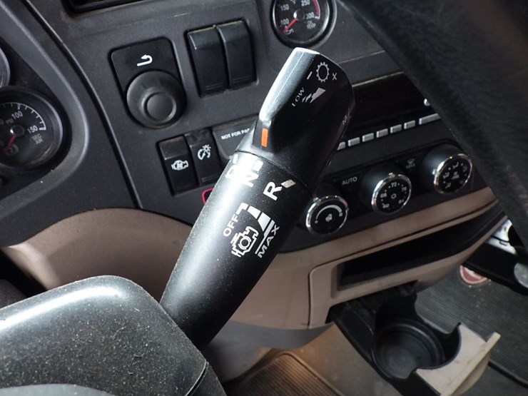 2019-peterbilt-579-image-23