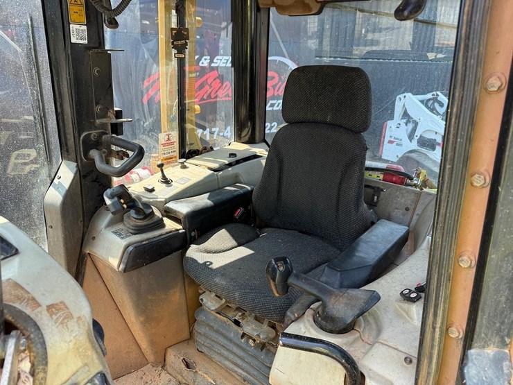 2013-caterpillar-d6n-lgp-image-19