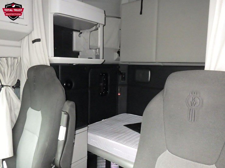 2023-kenworth-t680-image-27