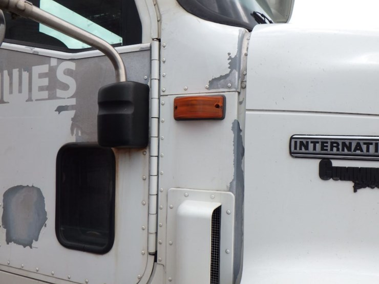 2001-international-9400i-image-4