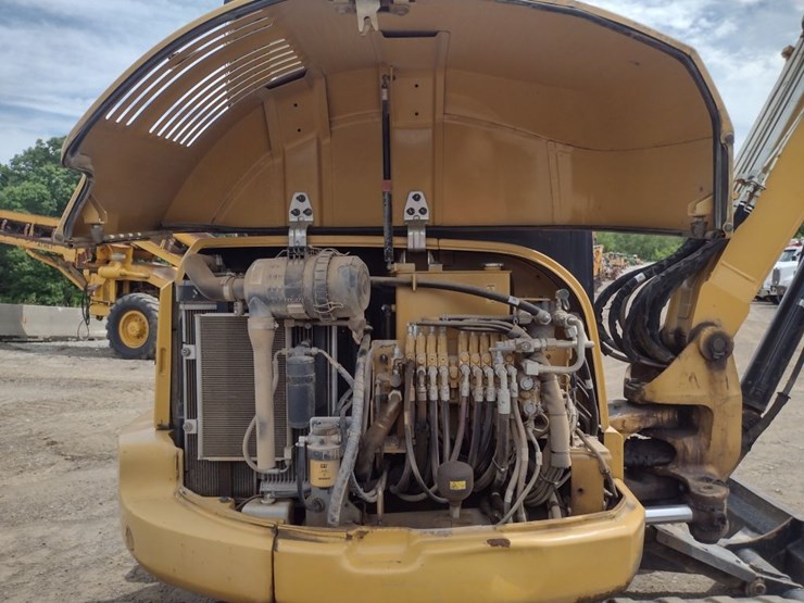 caterpillar-15-image-36