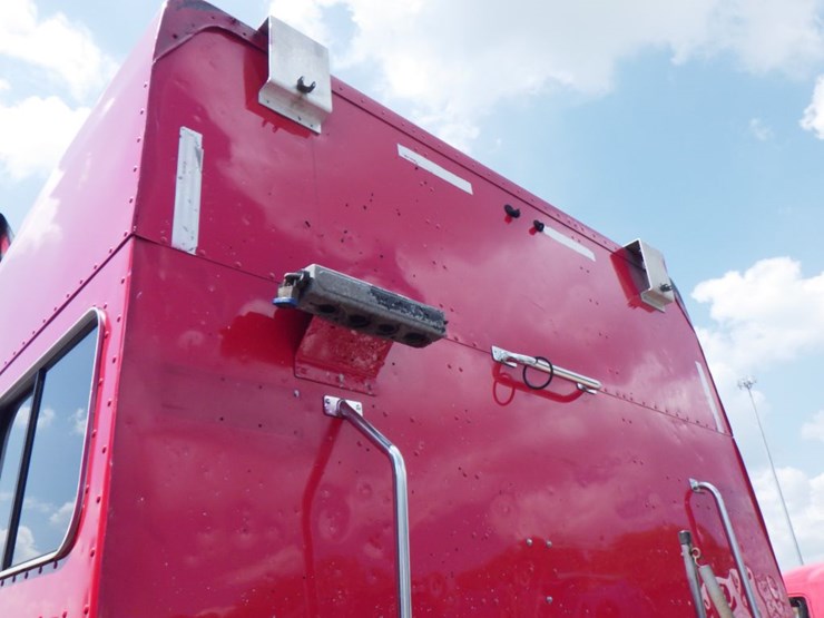 2012-peterbilt-389-image-16