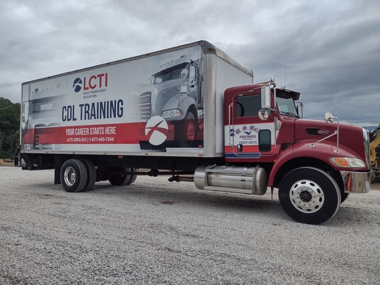 peterbilt-335-image-3