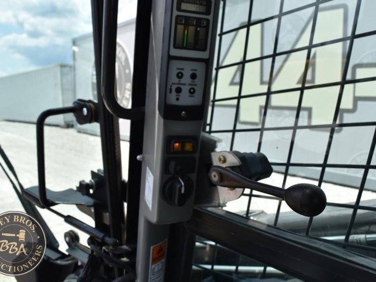 2019-new-holland-c232-image-45