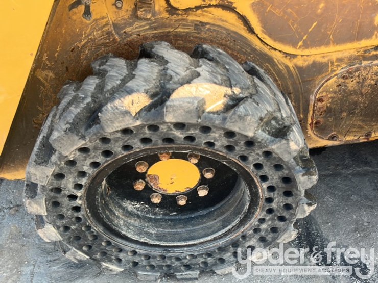 2021-caterpillar-236d-image-10