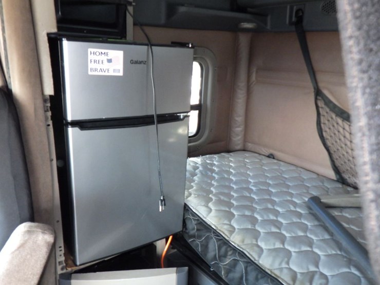 2017-freightliner-cascadia-125-image-23