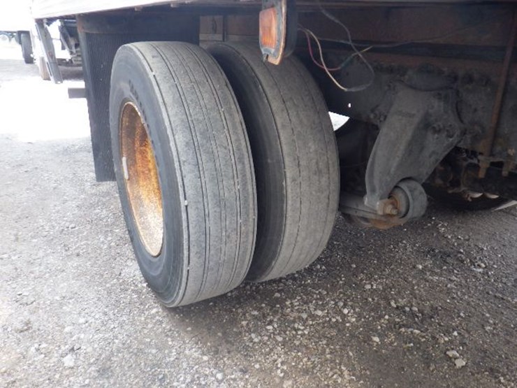 2018-freightliner-m2-106-image-10
