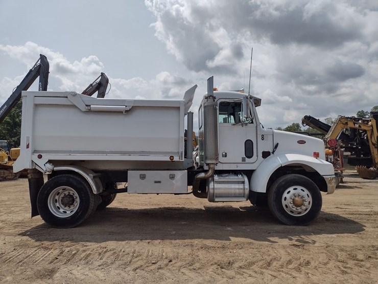 peterbilt-330-image-3