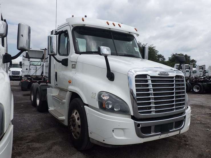 2017-freightliner-cascadia-125-image-3