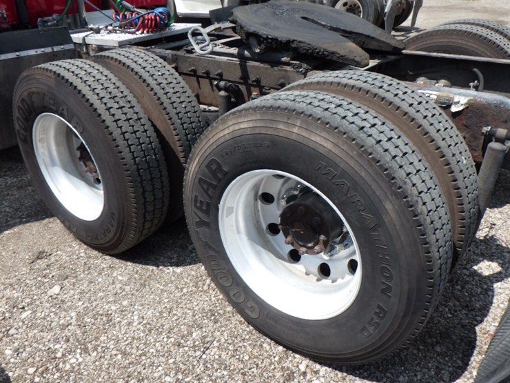 2012-peterbilt-389-image-14