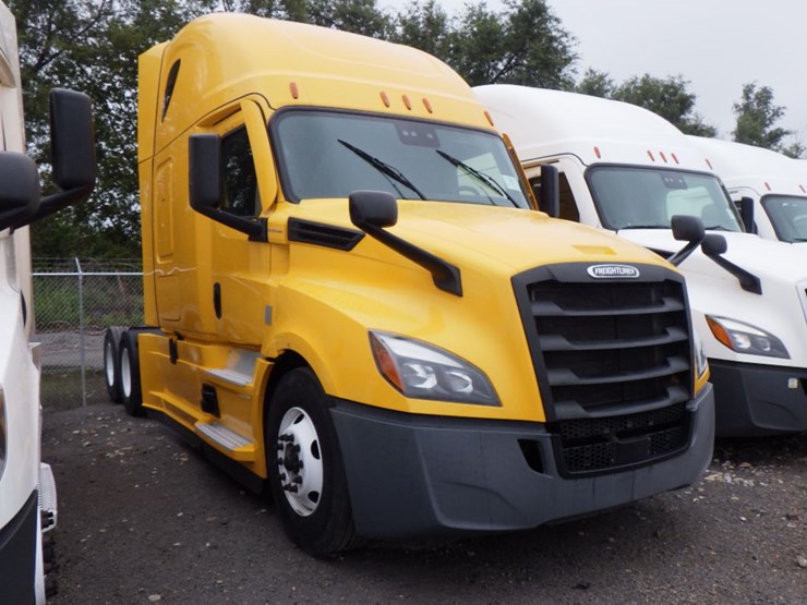 2022-freightliner-cascadia-126-image-3