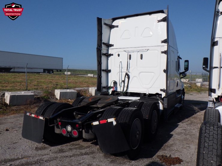 2023-freightliner-cascadia-126-image-7