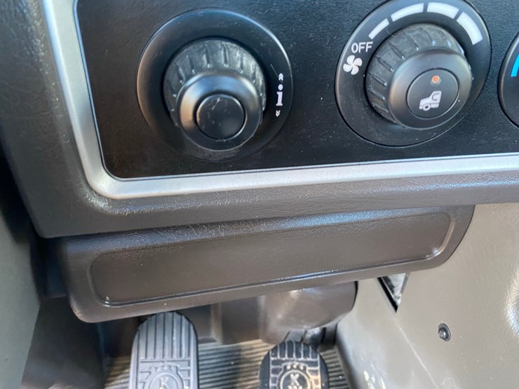 2018-kenworth-t440-image-92