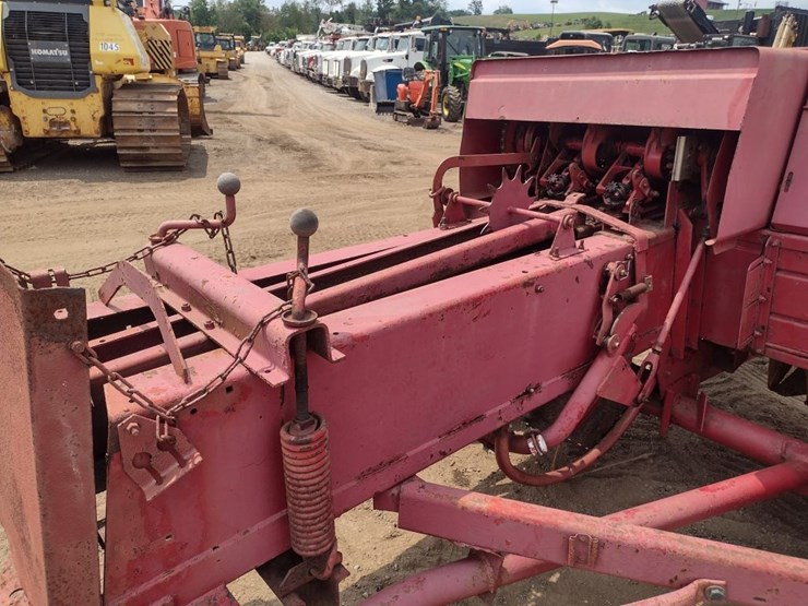 new-holland-320-image-20