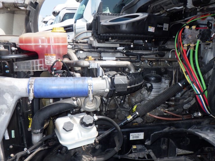 2021-freightliner-cascadia-126-image-23