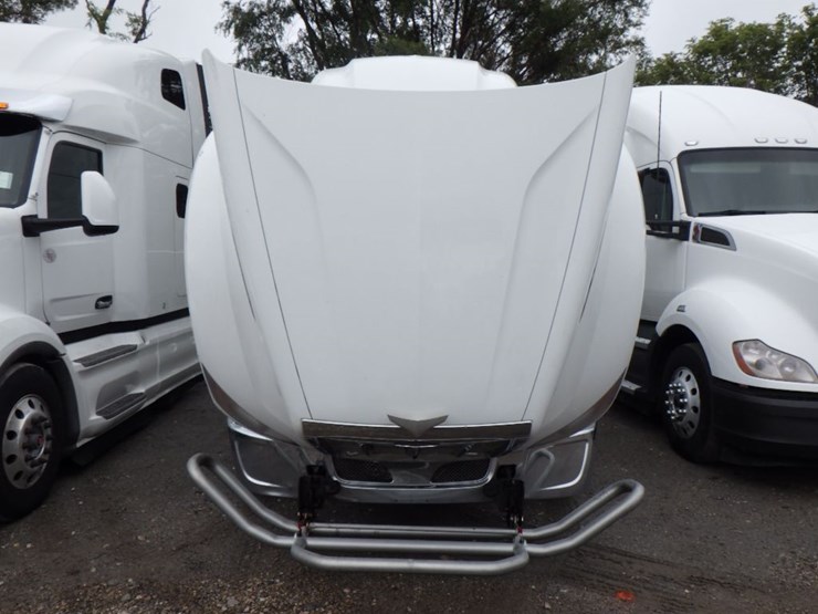 2022-peterbilt-579-image-34