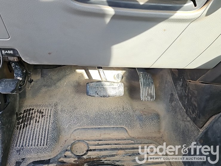 2017-ford-f550-image-25