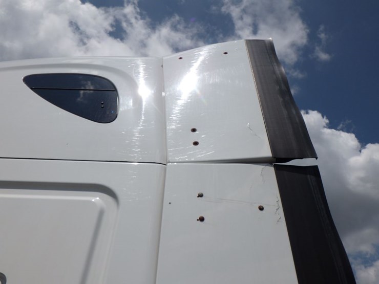 2016-freightliner-cascadia-125-evolution-image-19