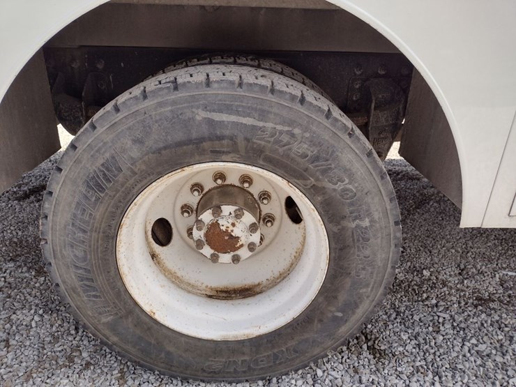 2008-peterbilt-384-image-36
