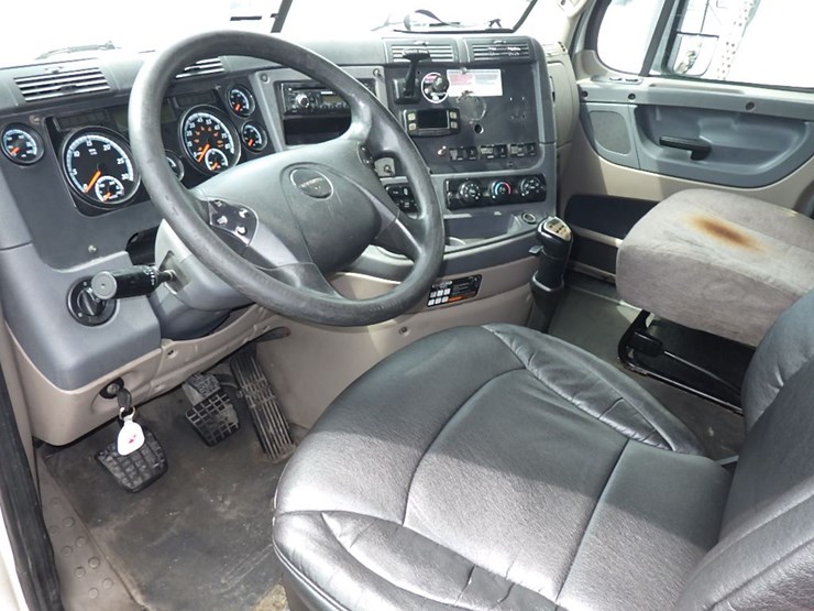 2016-freightliner-cascadia-125-image-22