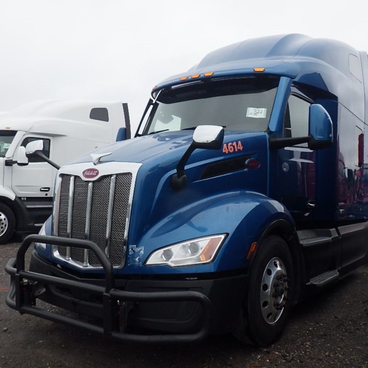 2023 PETERBILT 579